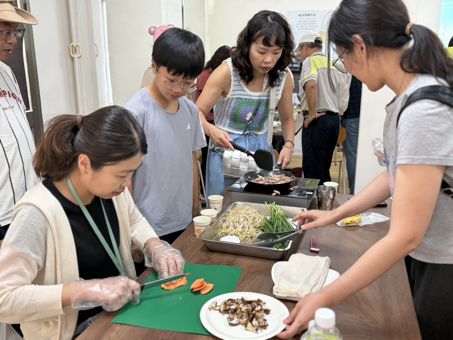 外國朋友走進美濃！ 客家大地餐桌產地行旅　從農田到餐桌體驗客庄風土