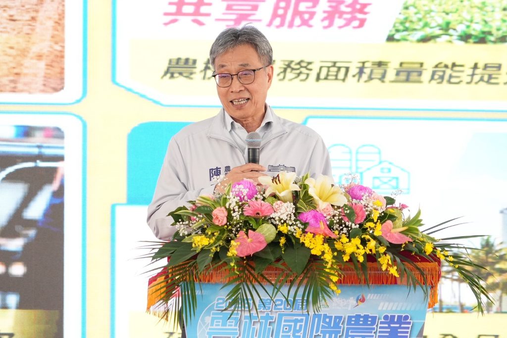 農業部部長陳駿季於開幕式中致詞，宣佈行政院已核定第二期農機中程計畫，未來4年將投入92億元打造農機共享新農業。圖/農業部提供