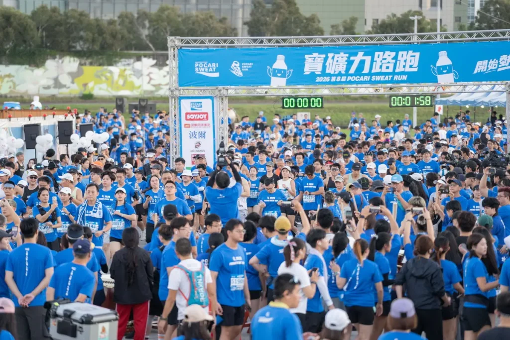 寶礦力路跑被譽為「人生第一場路跑首選」,歷年參賽者超過七成為新手跑者;本屆再次吸引近萬名跑者穿上經典藍 T 熱血開跑,展現全民運動活力