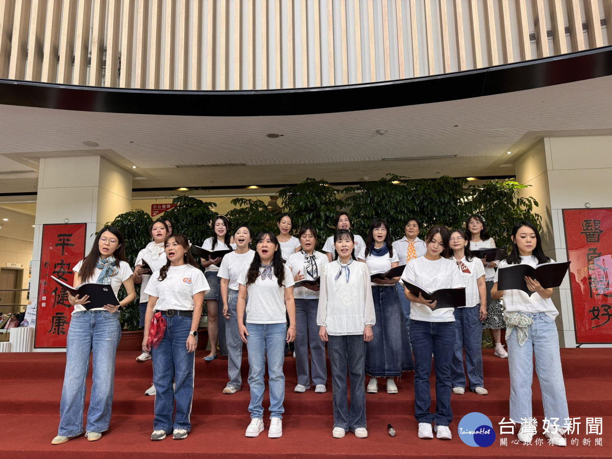 揚音樂集帶來公益關懷音樂會《歌聲裡的好時光》，吸引病患和家屬聆聽。