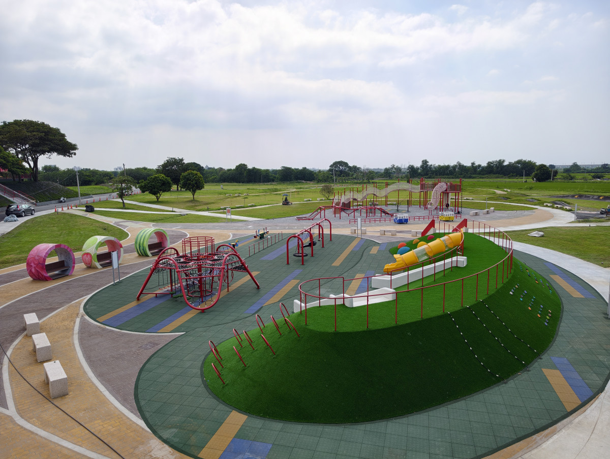西螺大橋北端風貌更新，溪州河濱公園正式啟用。圖／彰化縣政府提供