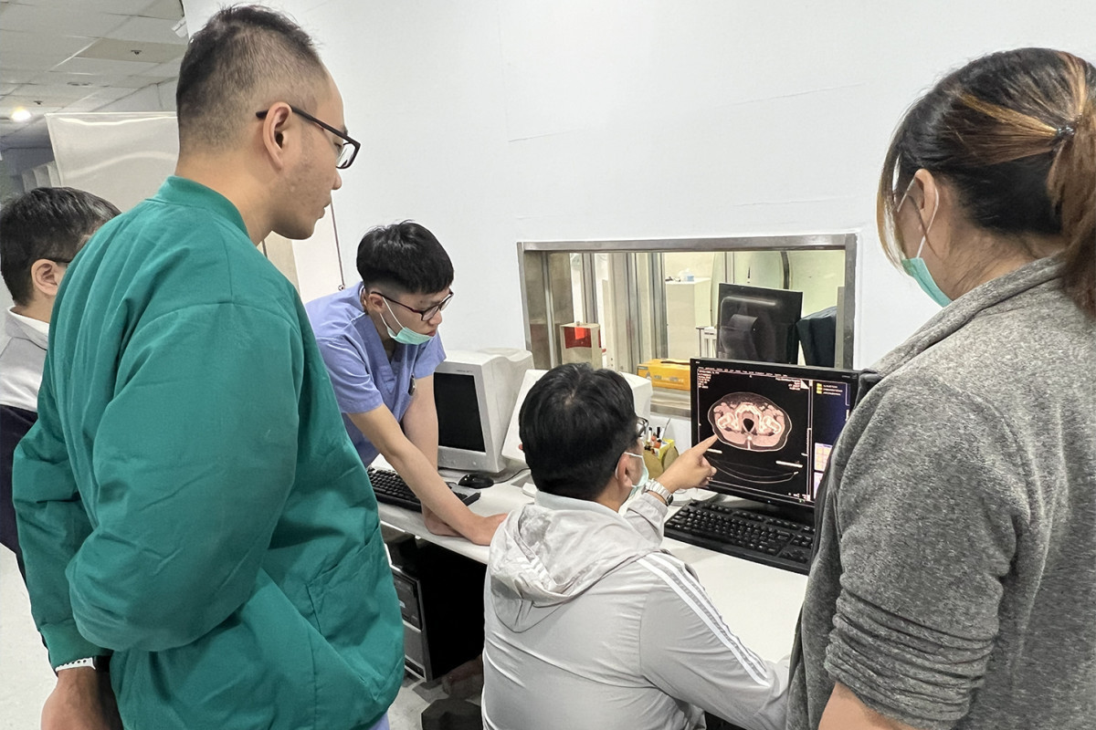 彰基放射腫瘤團隊跨區支援埔基，提升偏鄉放射治療量能，照射人次成長38%，療程完成率逾九成。