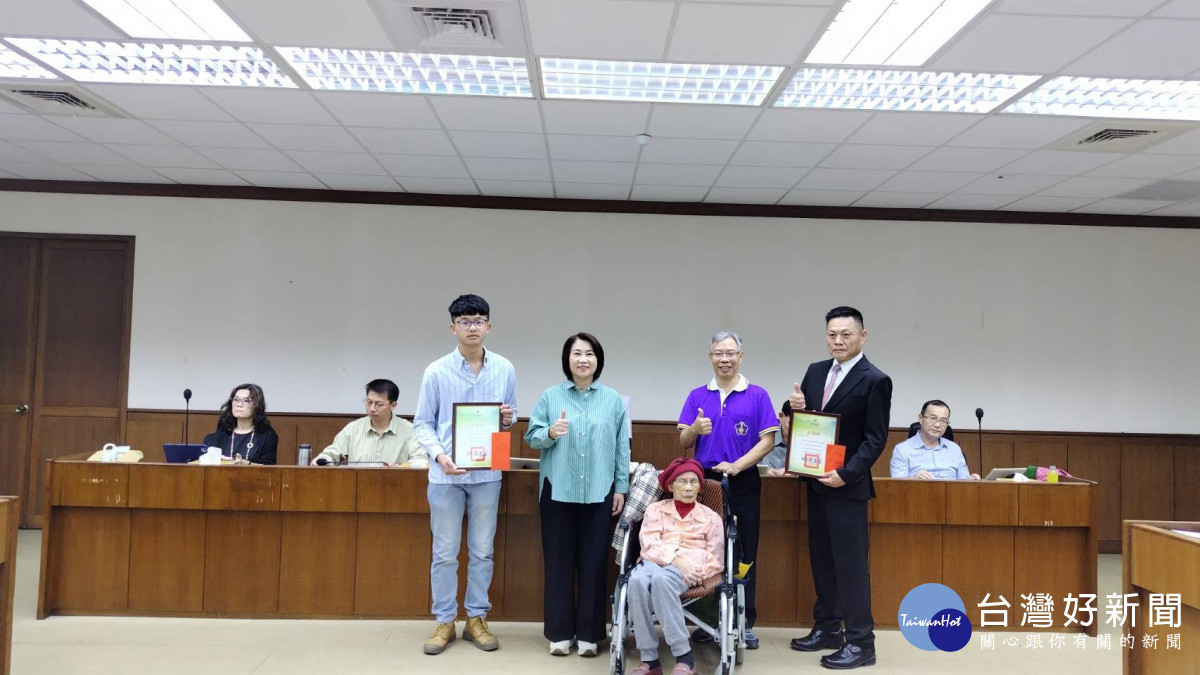 115年屏東縣孝行獎表揚活動　3名孝行楷模獲周春米表揚