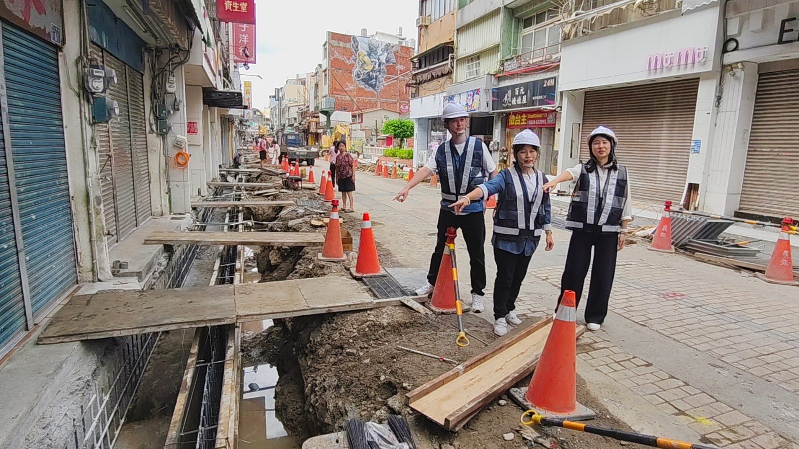 SQ10217 4永樂街施工安全亮紅燈