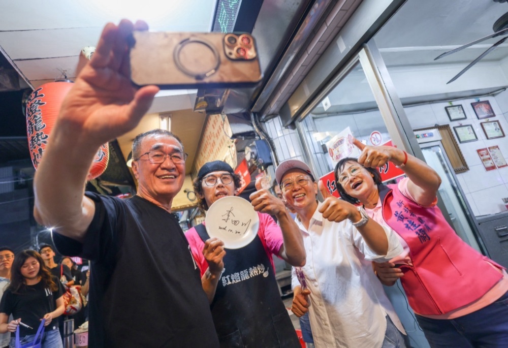 李四川走訪中美美秀市場 加速新泰塭仔圳重劃、提升新莊捷運量能 250 248261021a05