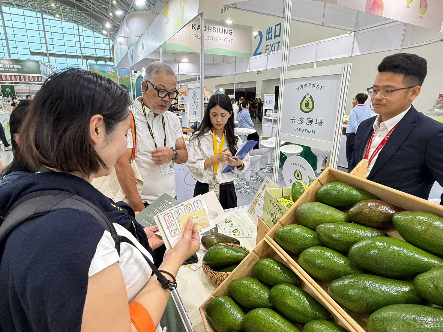 高雄農產種類豐富，農業局持續輔導農民發展農產加工、品牌行銷及多元銷售通路。(圖/高雄市政府農業局提供)