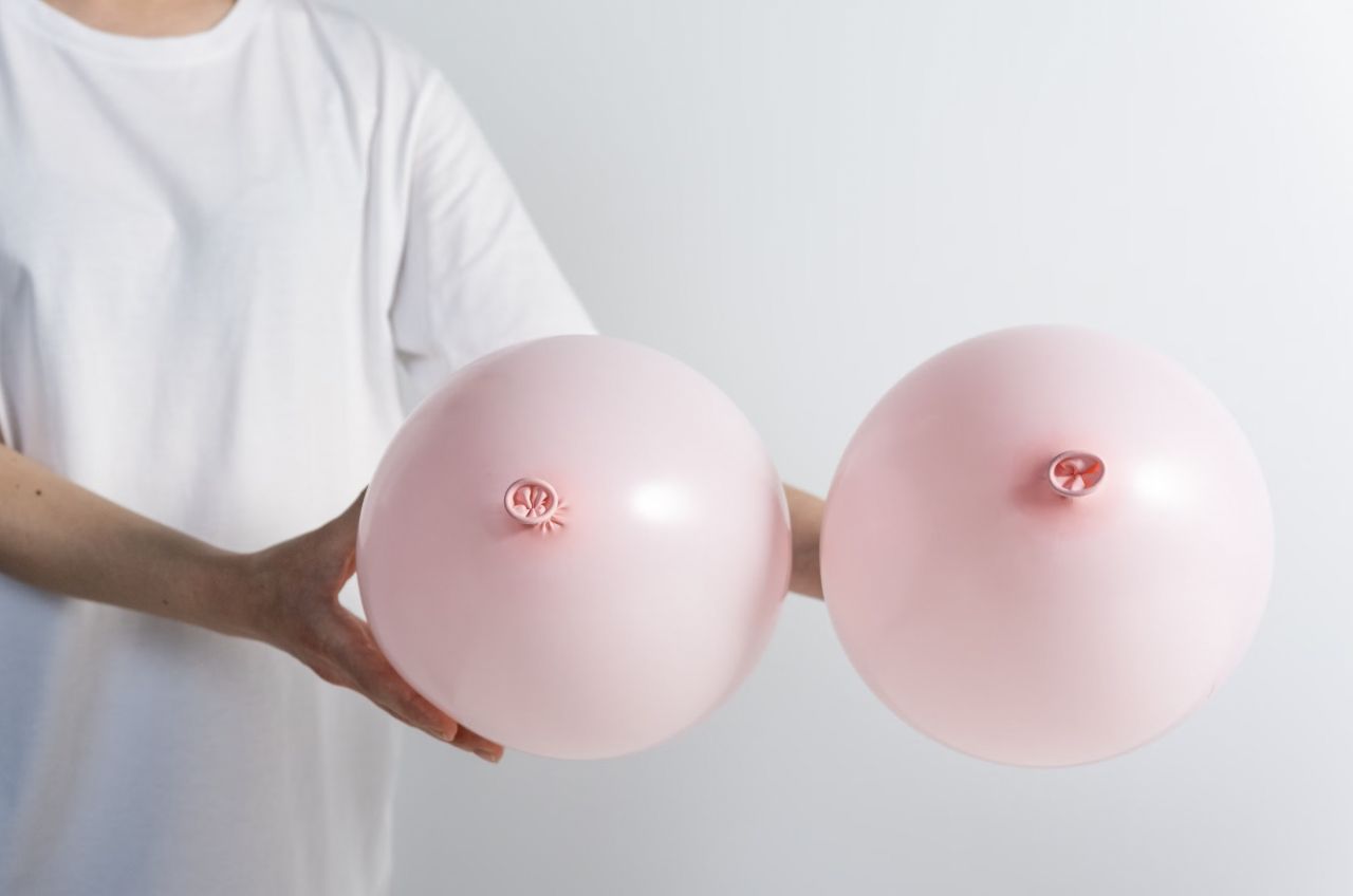 乳房攝影會壓破「假奶」? 醫師解密:矽膠耐壓136公斤 234 乳房攝影會壓破「假奶」? 醫師解密:矽膠耐壓136公斤 233