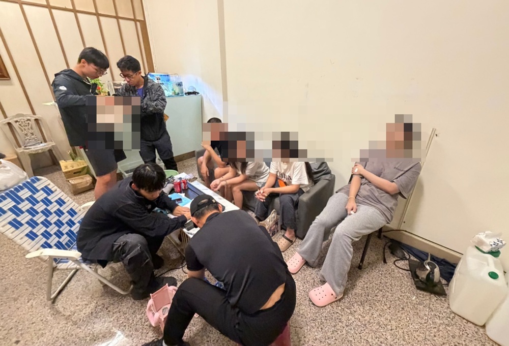 美容館涉藏春色 逃往頂樓仍被逮警查獲3泰籍女 241 cnews204261022a18