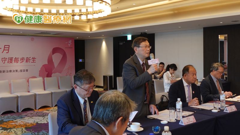 衛福部常務次長莊人祥亦於會中表示,建構從前端篩檢、精準診斷、接軌治療到長期追蹤的完整照護鏈,是國家癌症防治的核心要務。