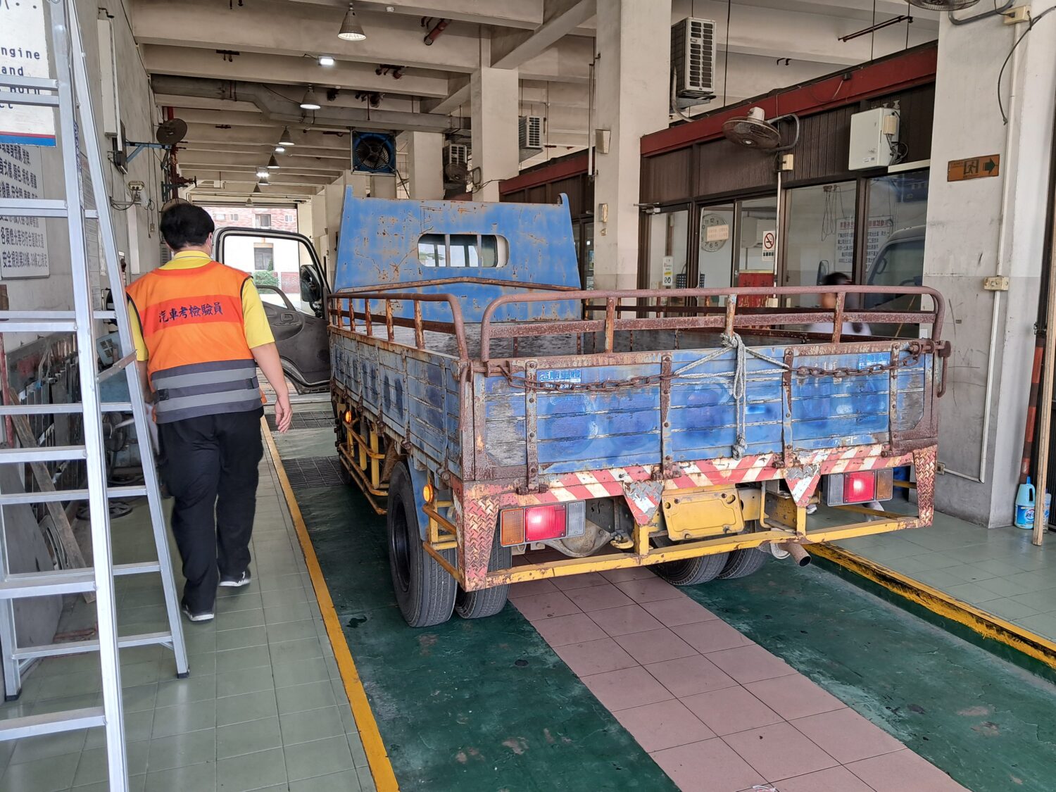 台灣光復節連假,請安排愛車檢驗