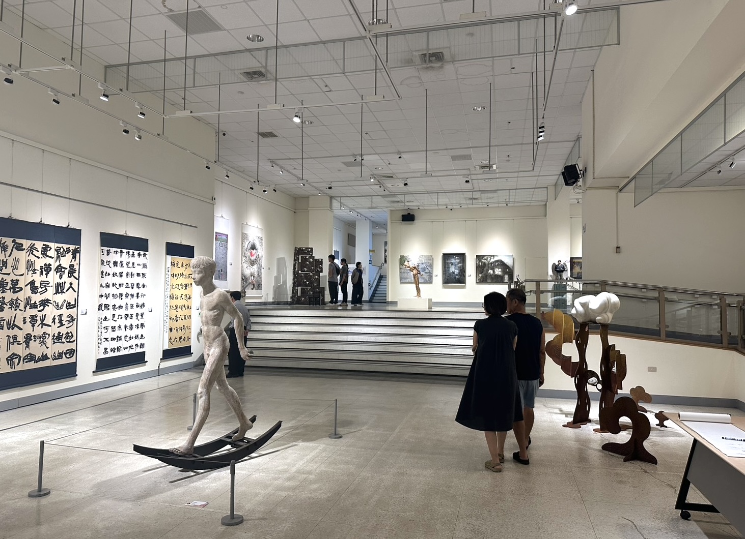 ▲中市第31屆大墩美展得獎作品展場一隅。(圖/記者顏淑娟翻攝)