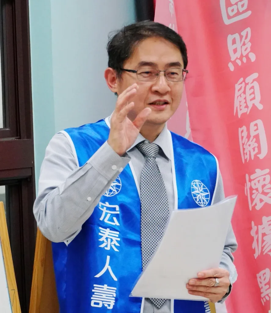 宏泰人壽公平待客失智友善小組負責人紀鈞文經理宣導失智友善,期望社會更進一步理解、同理失智症患者。