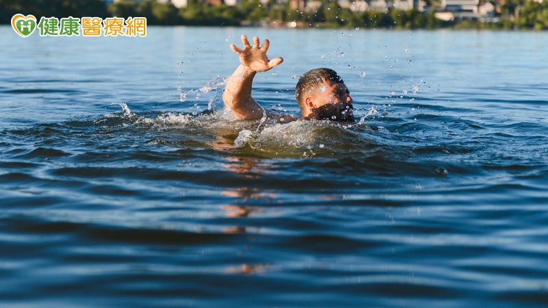 溺水獲救當下沒事也別輕忽 75歲男嗆水併肺炎