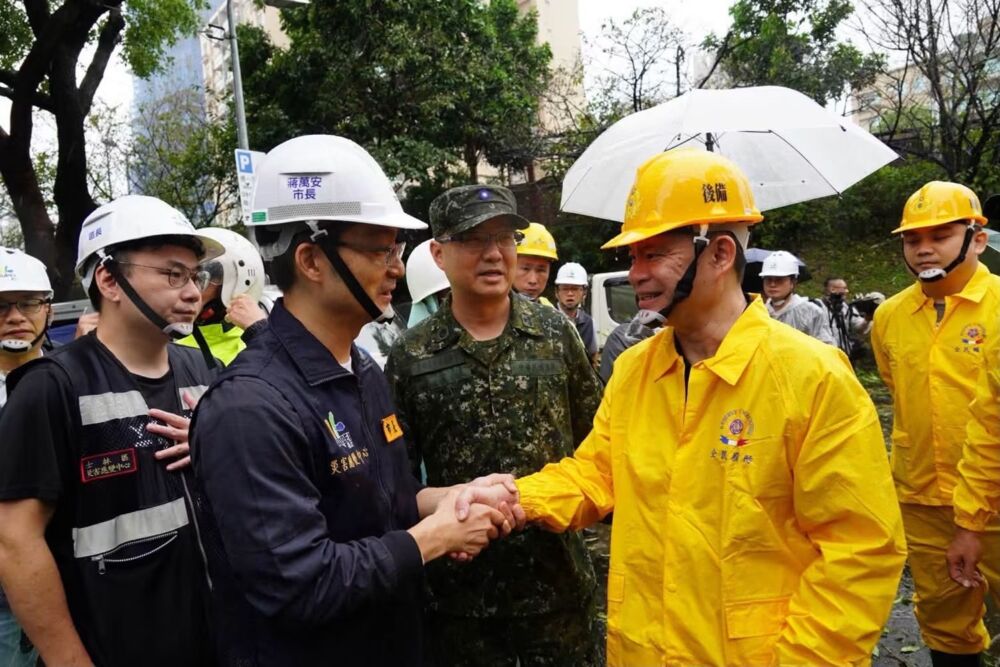 蔣萬安感謝地方志工暖心應援 困惑沈伯洋「縫合南北」主張:他常讓人摸不著頭緒 252 蔣萬安感謝地方志工暖心應援 困惑沈伯洋「縫合南北」主張:他常讓人摸不著頭緒 251