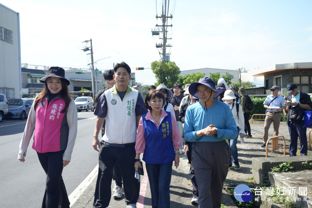 捷運工程局長劉慶豐親自率領規劃團隊與市府相關單位,偕同市議員沿線步行踏勘「內壢宋屋楊梅線」內壢段路廊。
