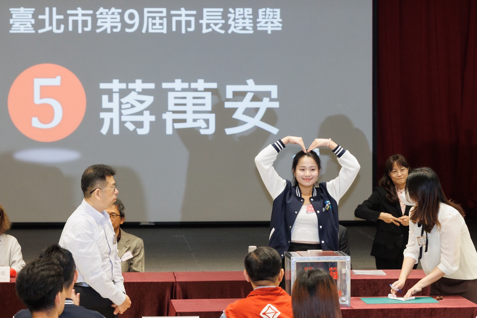 洋流變調酸代抽籤女孩「北韓風」 蔣萬安氣憤不捨轟:粗暴霸凌 190 洋流變調酸代抽籤女孩「北韓風」 蔣萬安氣憤不捨轟:粗暴霸凌 189