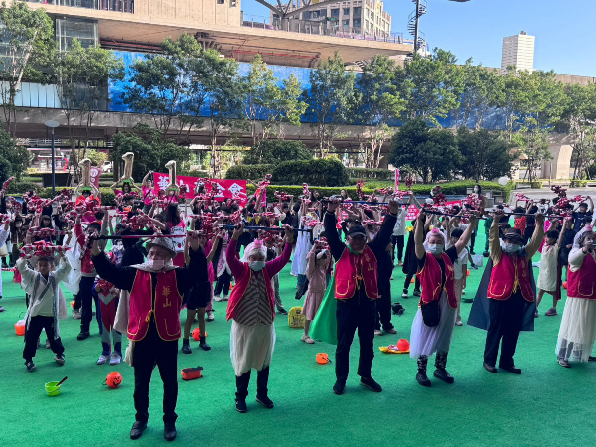 華山拐杖節登場!老公主、老騎士、小朋友大跳街舞