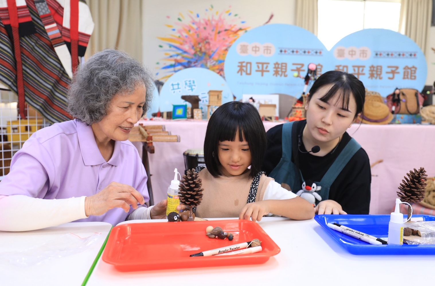 ▲台中市首間設於原住民區的親子館，融合泰雅文化與在地特色，規劃藝術創作、飲食體驗、體能發展及故事閱讀等多元活動。(圖/記者顏淑娟翻攝)