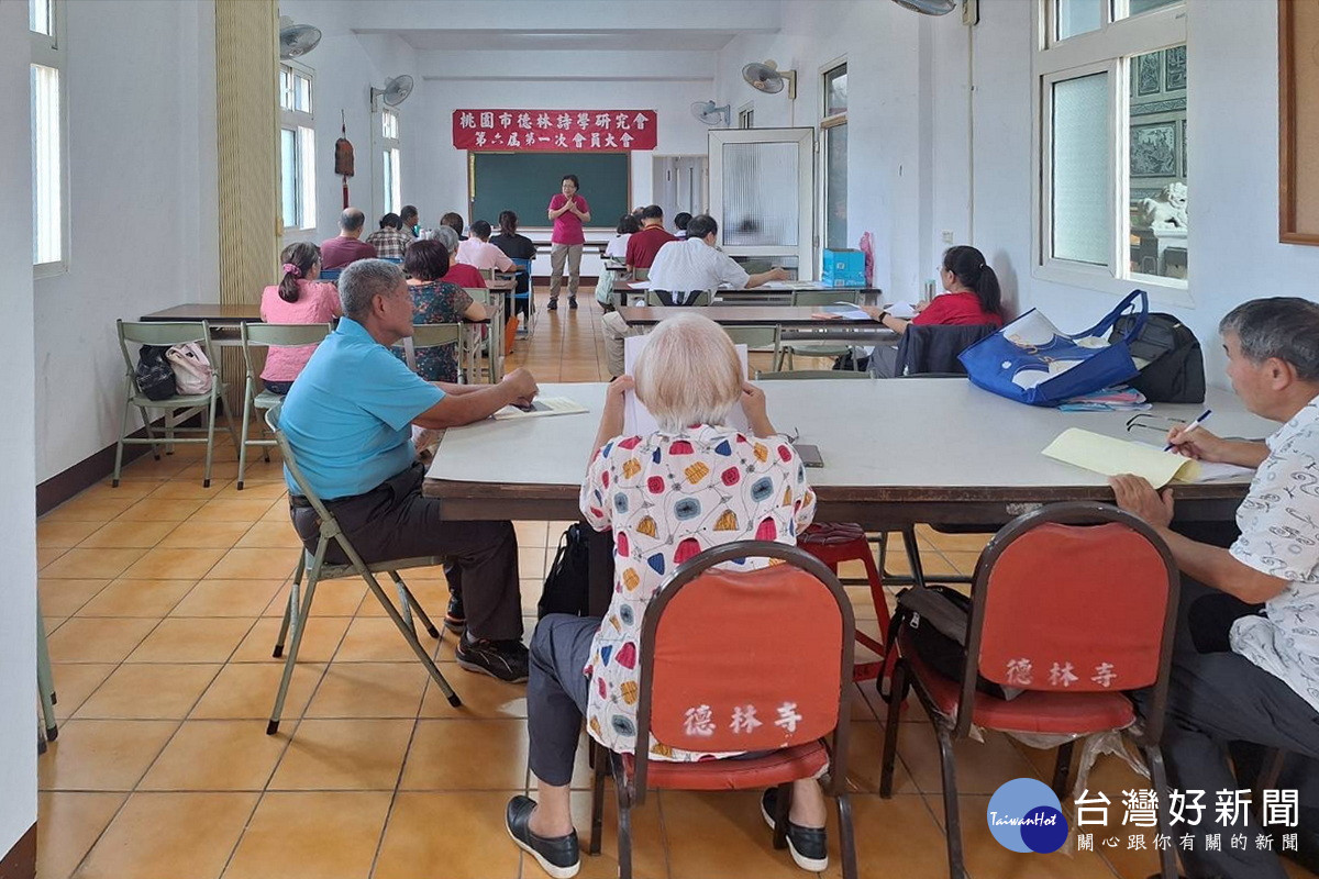 桃園市德林詩學研究會詩學吟唱班上課情形。<br /><br /> 