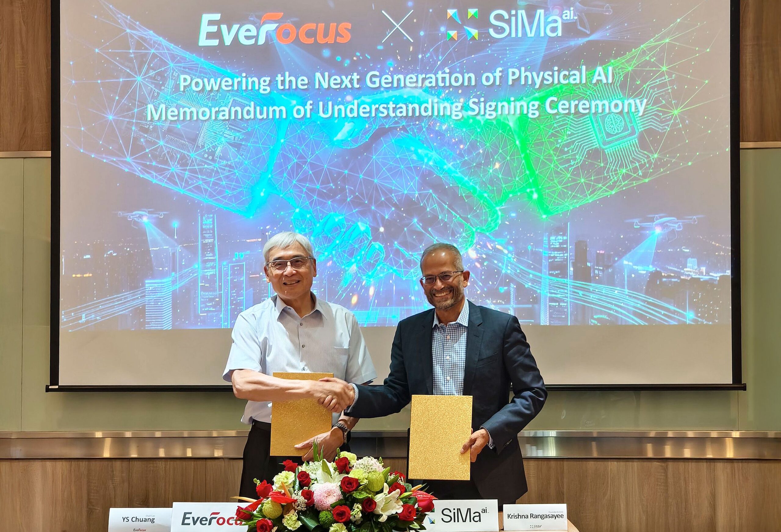 慧友電子與 SiMa.ai 正式簽署MOU。慧友電子董事長莊永順(左)、SiMa.ai創辦人暨執行長 Krishna Rangasayee(右)共同推動 Physical AI 技術整合與智慧運算產品商業化。圖/慧友電子提供