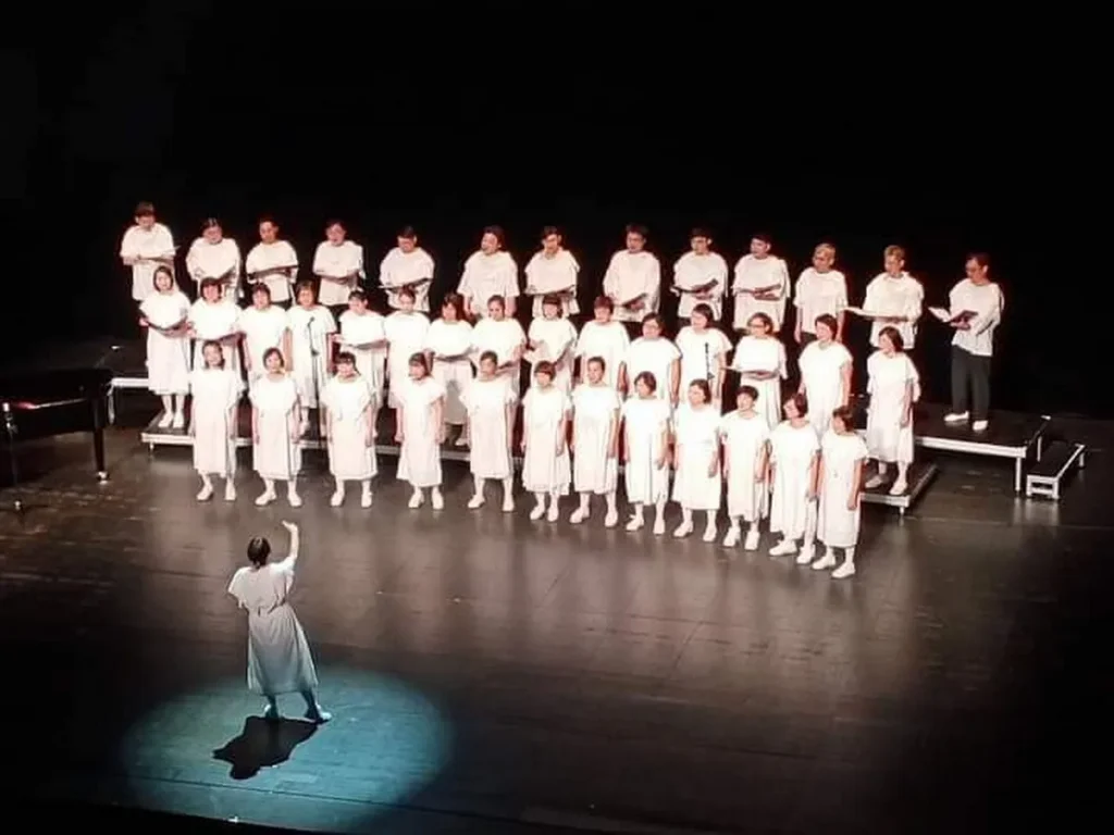佳偶聲合唱團歷年來公開演出，曲目近乎100_新創首演，已兩度登上台北表演藝術中心-球劇場，也是第一個挑戰此藝術殿堂的合唱團，表演形式涵蓋跨界與多語言展現，票房幾乎滿坐外，亦獲得外界專業好評。
